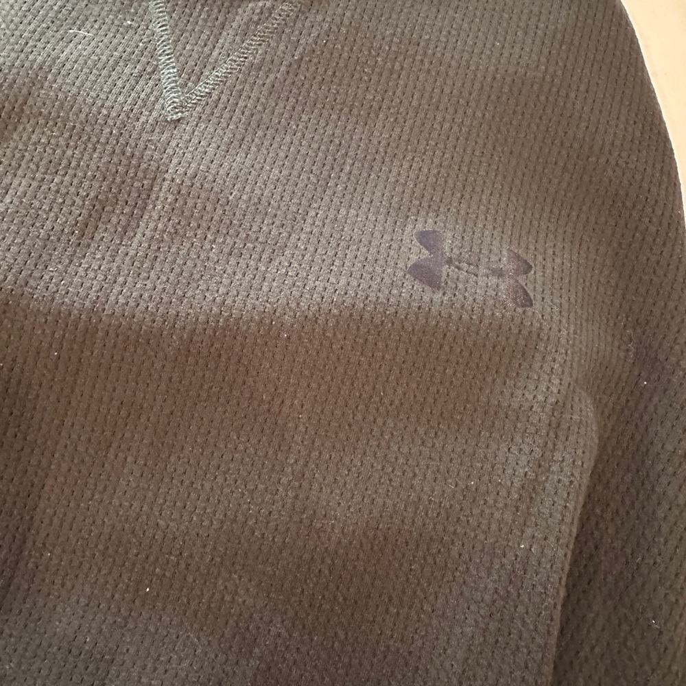 Under armor army green pullover shirt. It is a men’s size large. - Picture 4 of 4